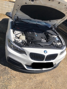 BMW Blanche capot ouvert Hugo