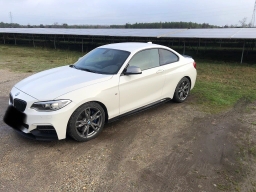 BMW Blanche de profil Hugo