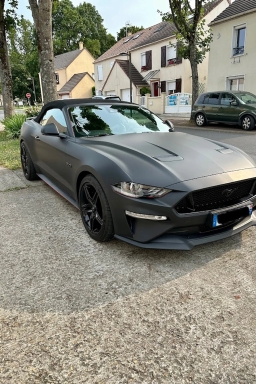 Ford Mustang Noire face Frederic