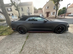 Ford Mustang Noire profil Frederic